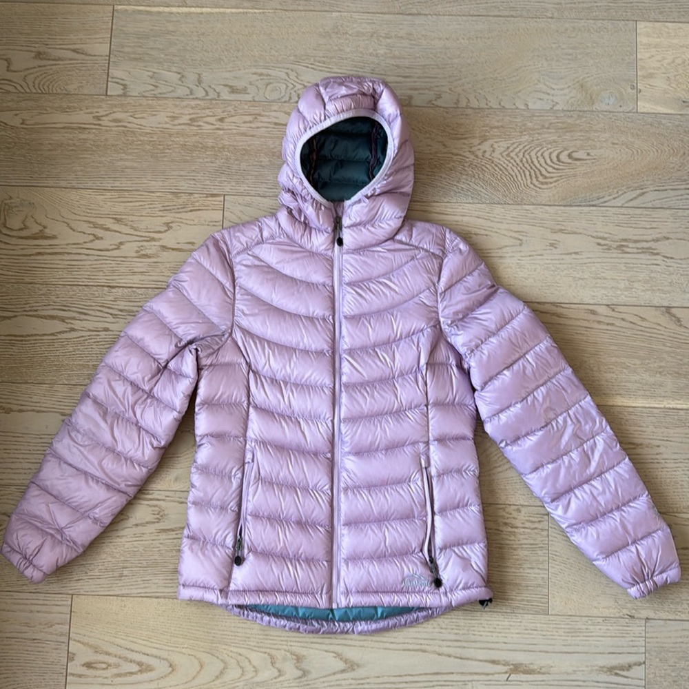 LL Bean Ultralight 850 Down Hooded Jacket in Fair Orchid - XS